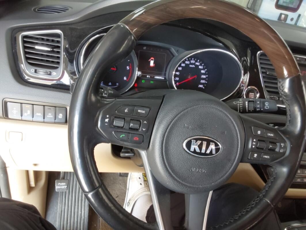 Kia Carnival (2017)
