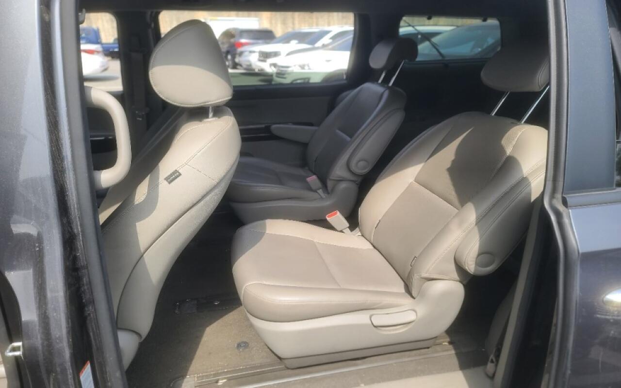Kia Carnival (2015)