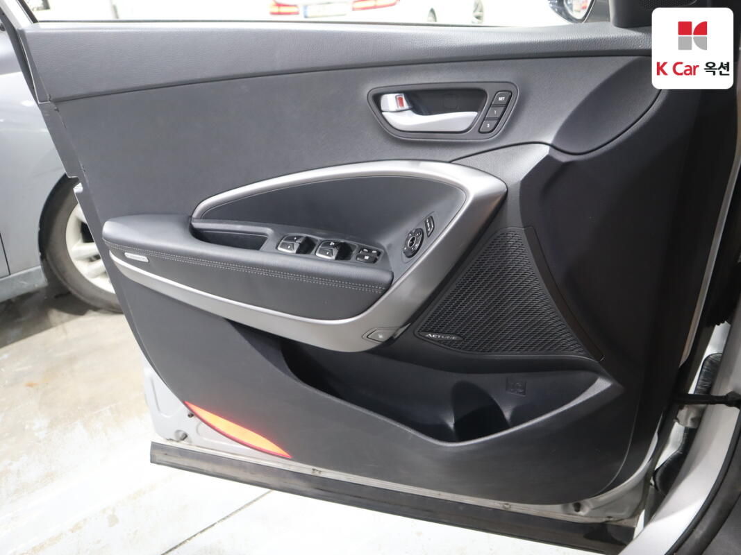 Hyundai SantaFe (2014) Hyundai SantaFe (2014)