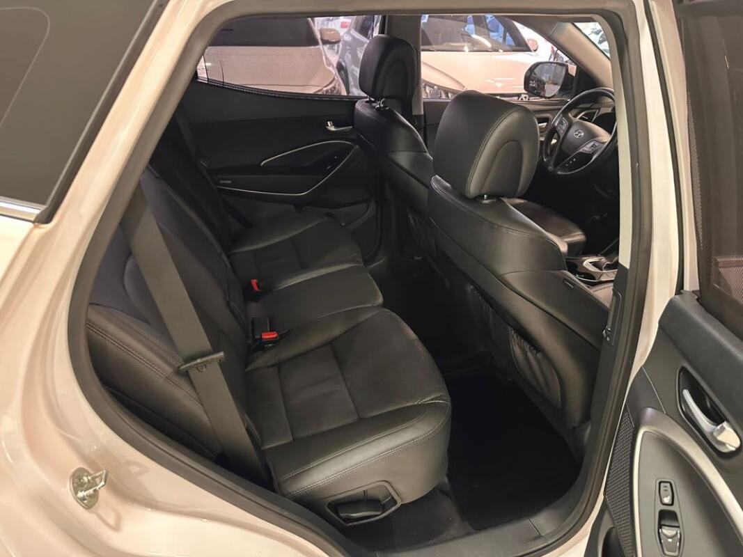 Hyundai SantaFe (2016) Hyundai SantaFe (2016)