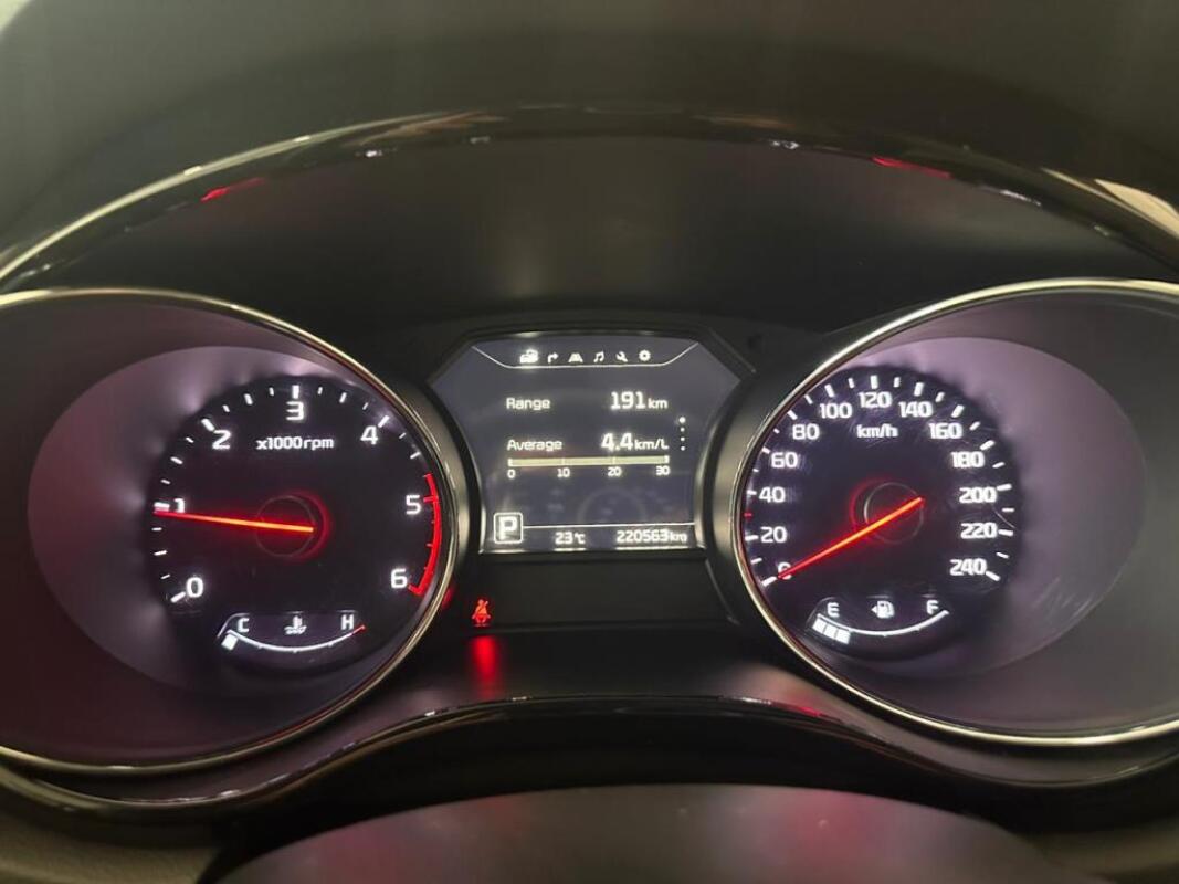 Kia Carnival (2016)