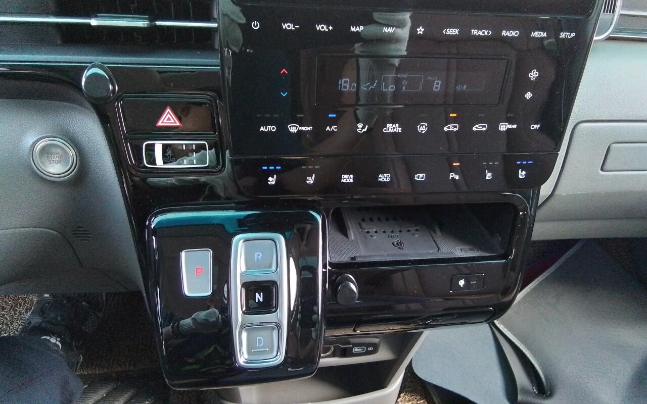 Hyundai Staria (2023)