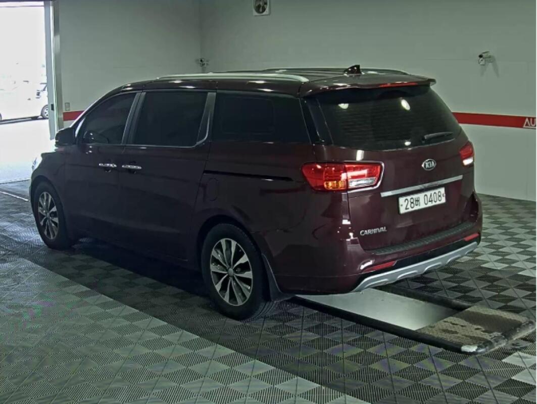 Kia Carnival (2016)