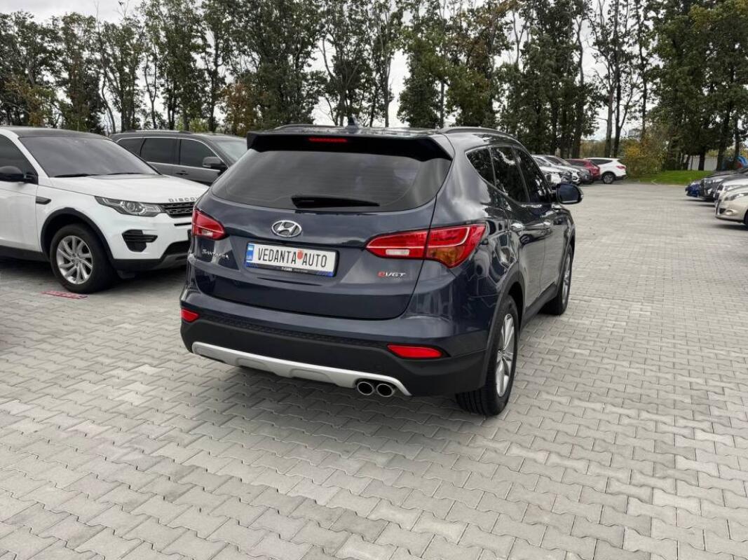 Hyundai SantaFe (2015) Hyundai SantaFe (2015)