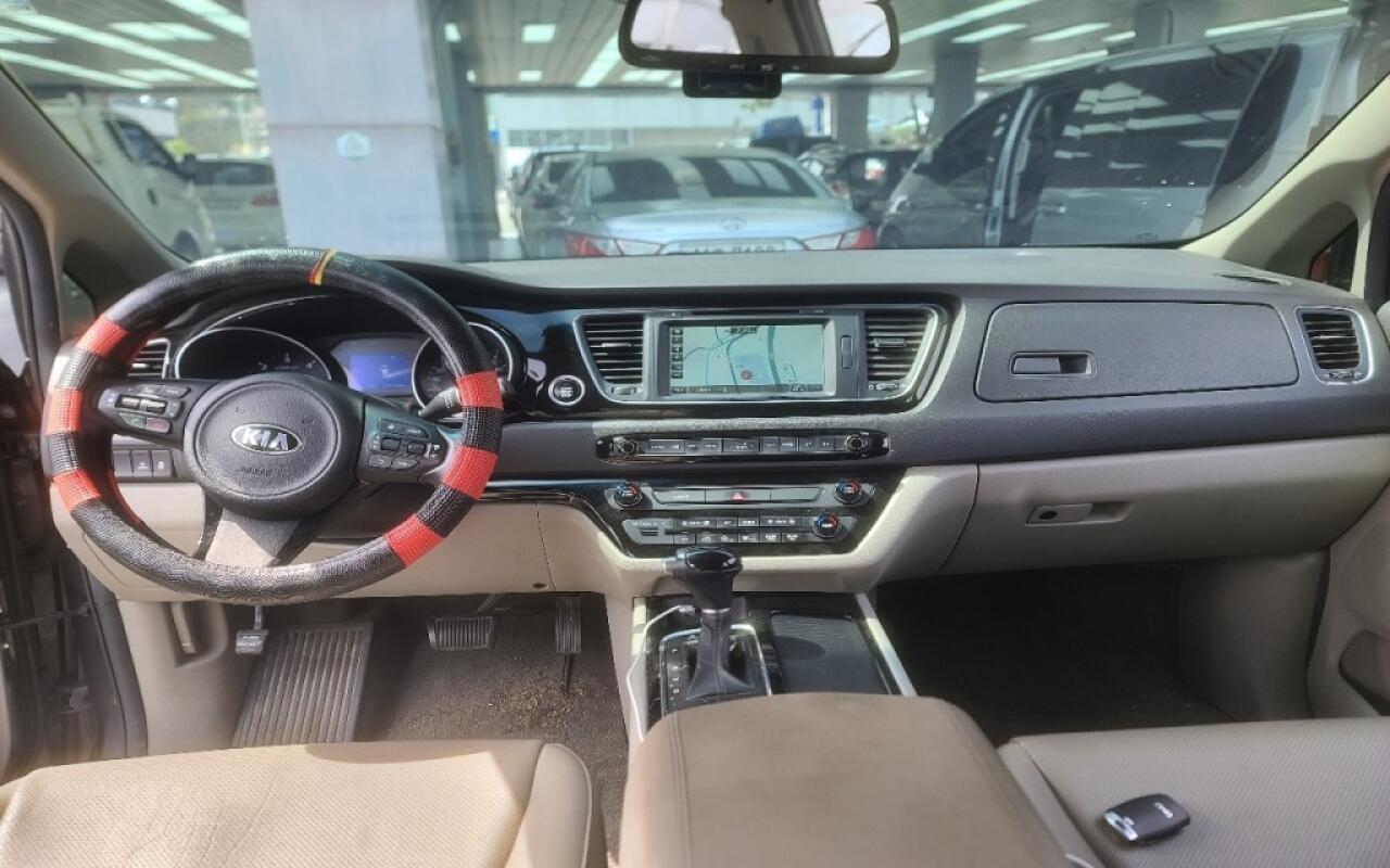 Kia Carnival (2015)