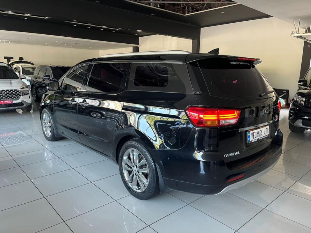 Kia Carnival (2017)