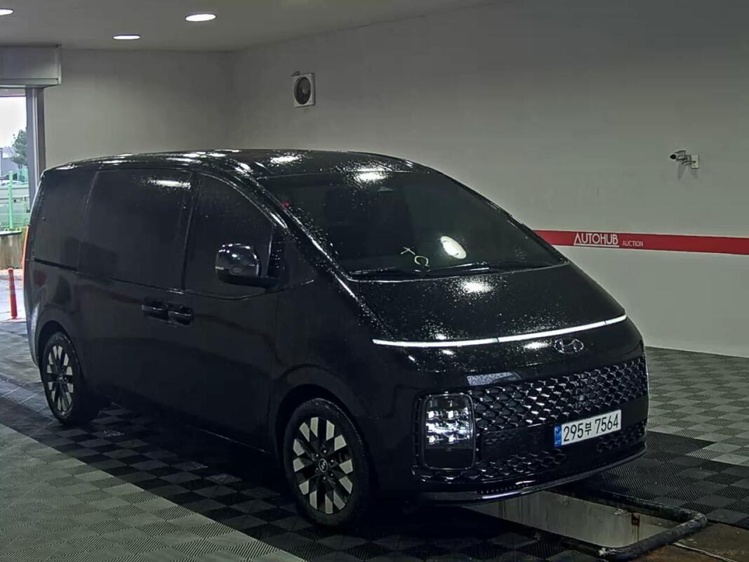 Hyundai Staria (2021)