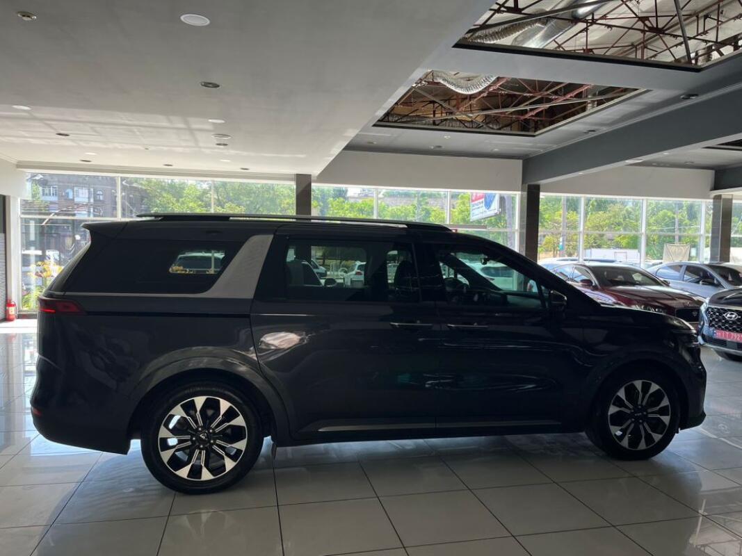Kia Carnival (2023)
