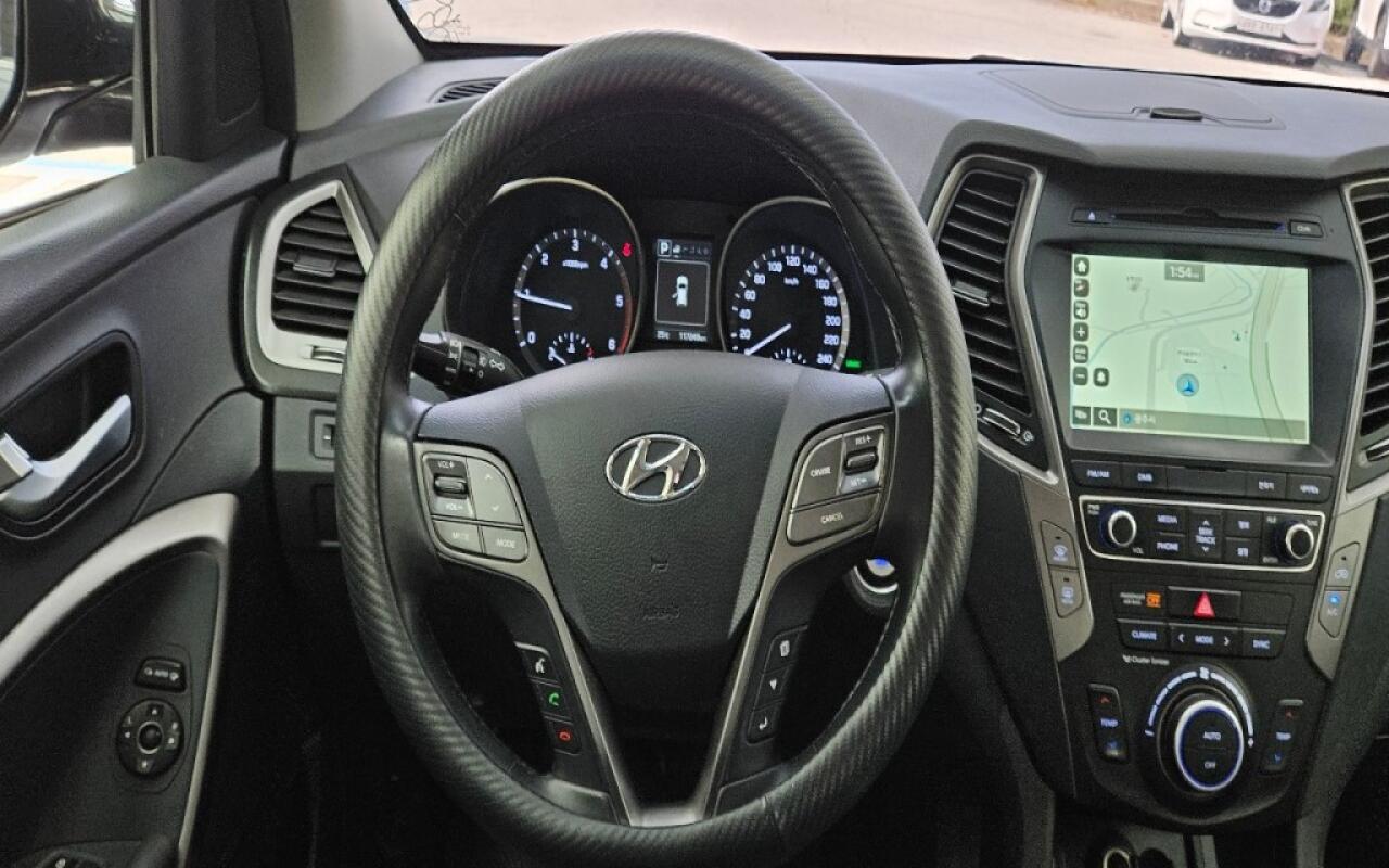 Hyundai SantaFe (2015) Hyundai SantaFe (2015)