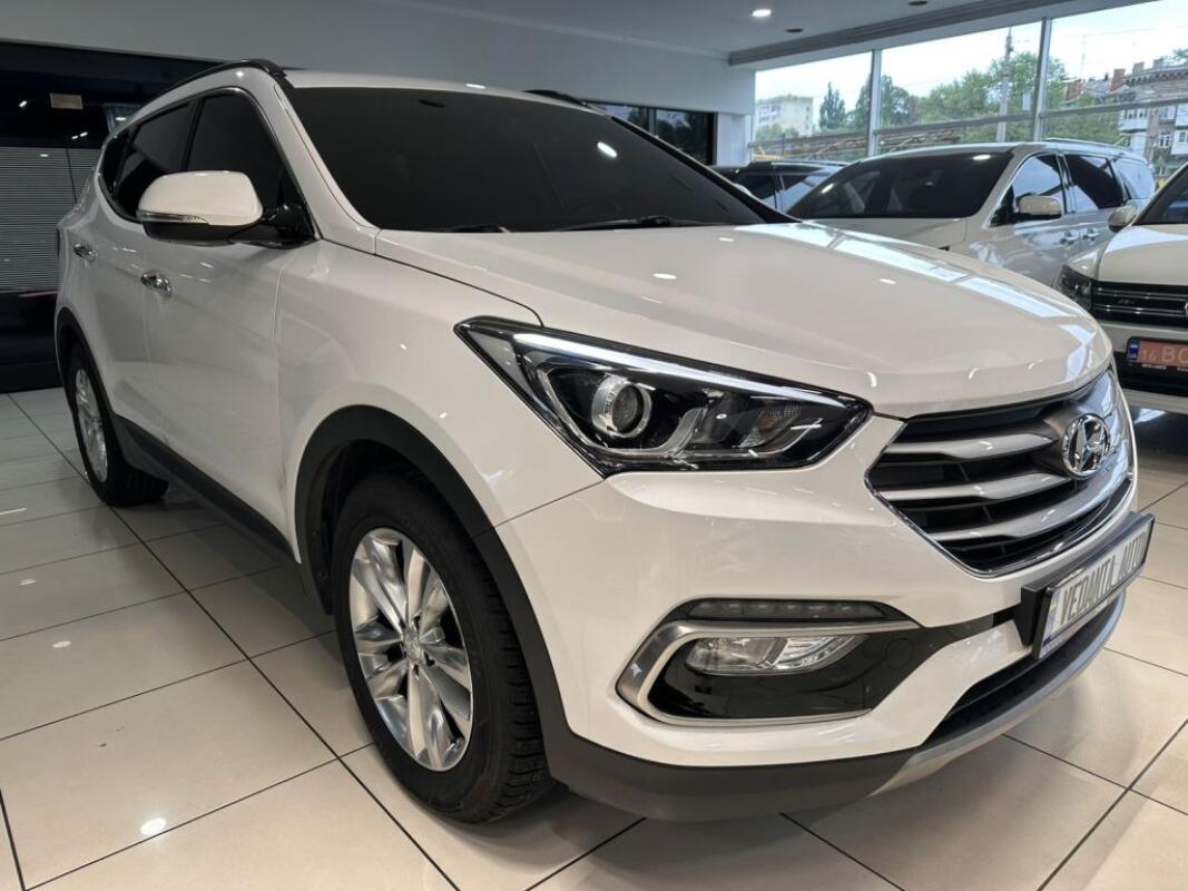 Hyundai SantaFe (2016) Hyundai SantaFe (2016)
