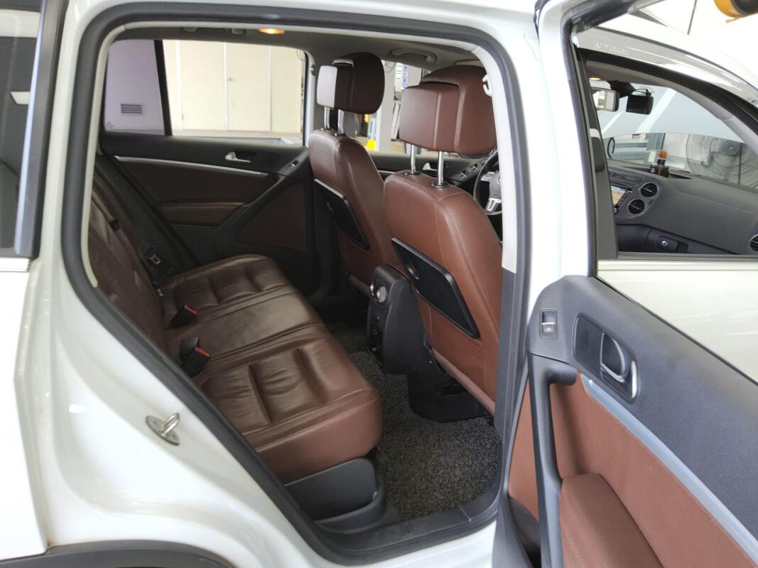 Volkswagen Tiguan (2015)