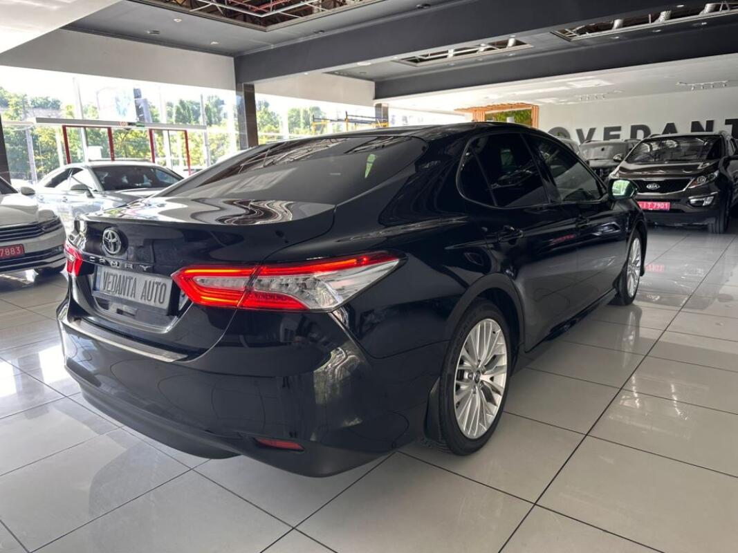 Toyota Camry (2020)