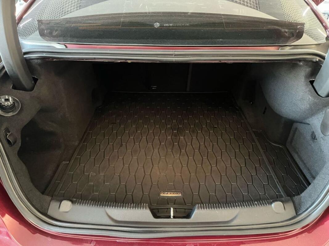 Jaguar XE (2016)