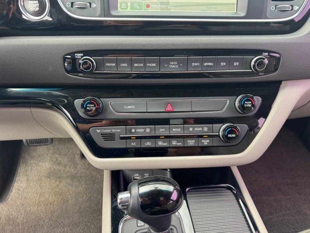 Kia Carnival (2016)