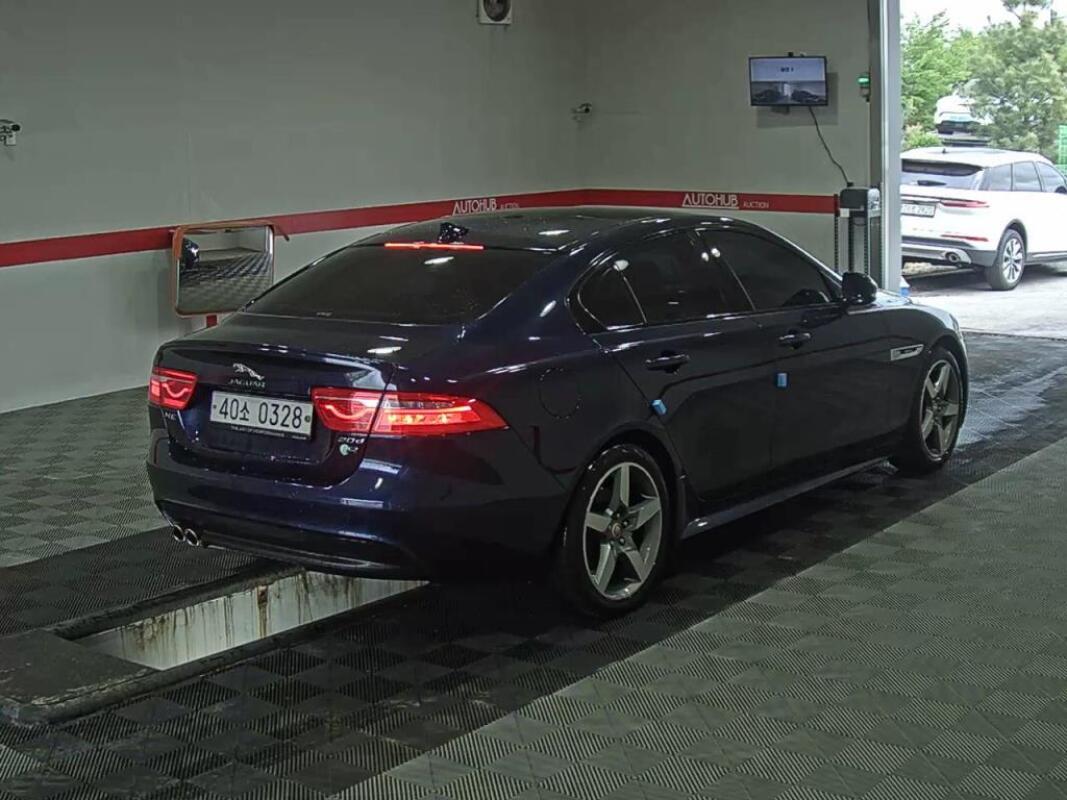 Jaguar XE (2016)