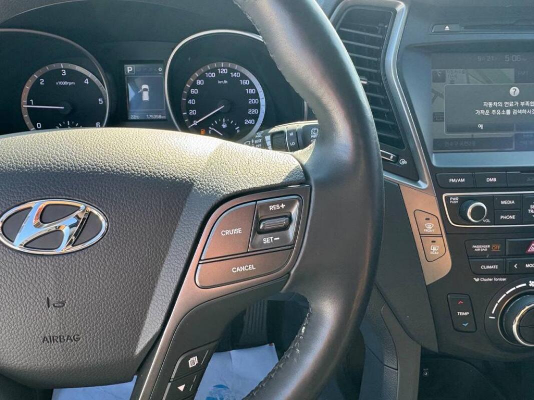 Hyundai SantaFe (2017) Hyundai SantaFe (2017)