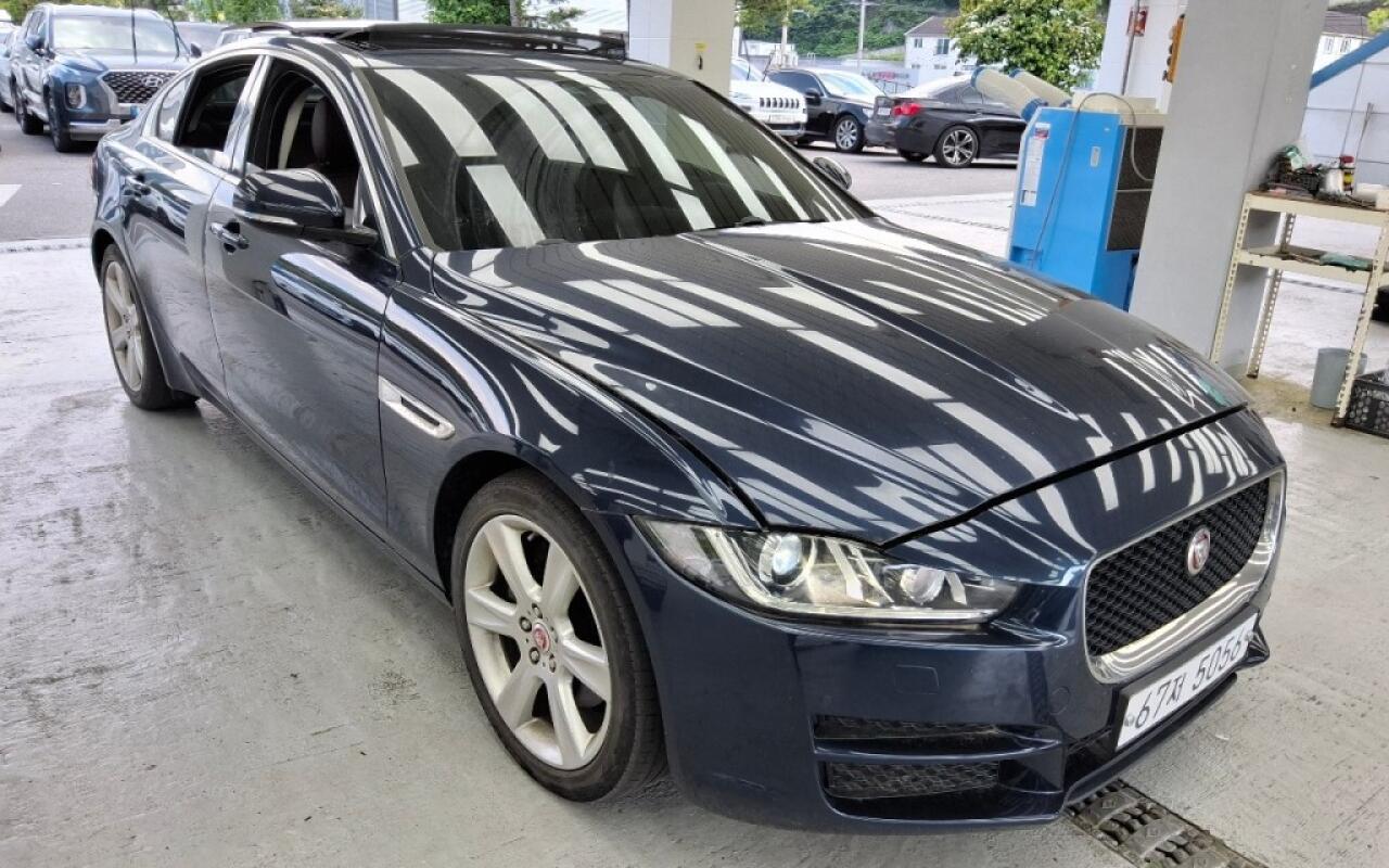 Jaguar XE (2017)