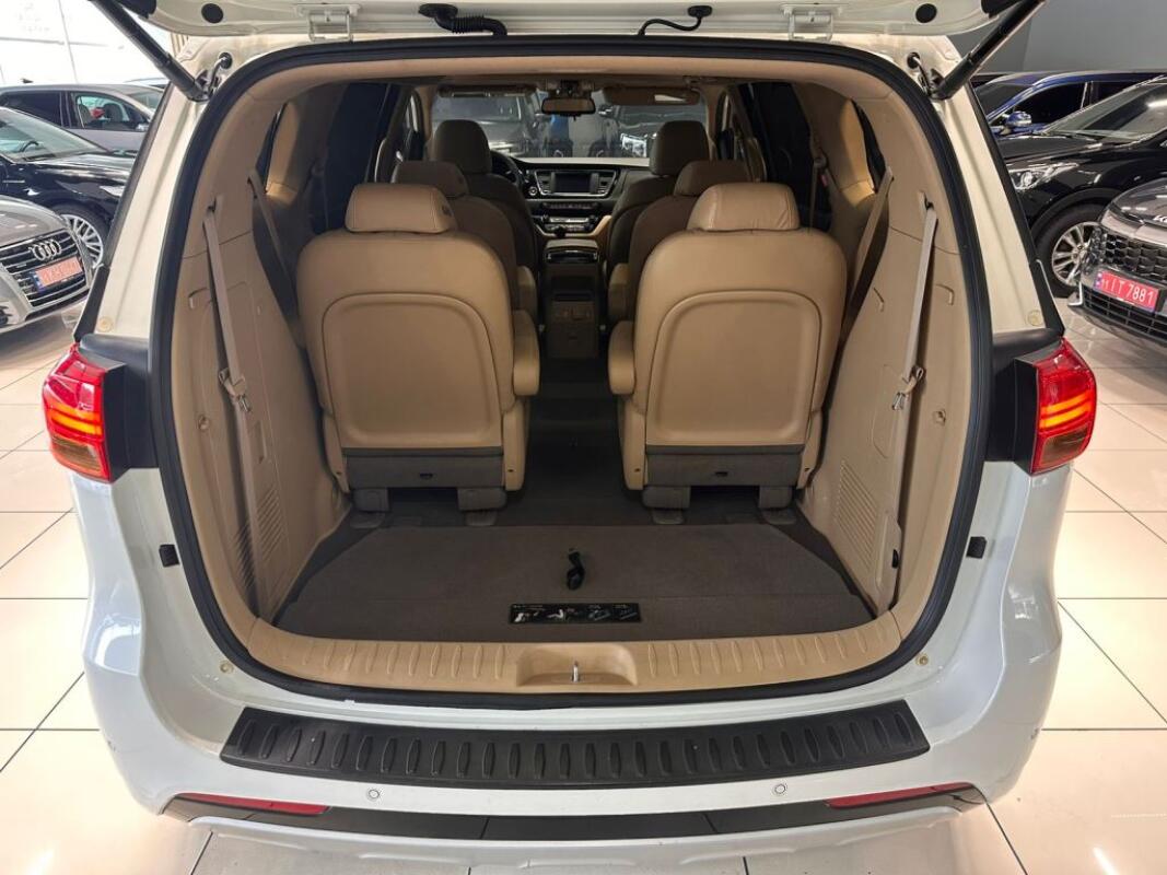 Kia Carnival (2015)