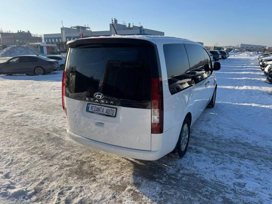 Hyundai Staria (2024)