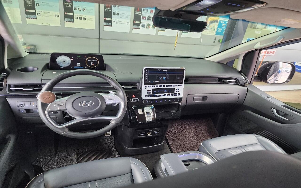 Hyundai Staria (2021)