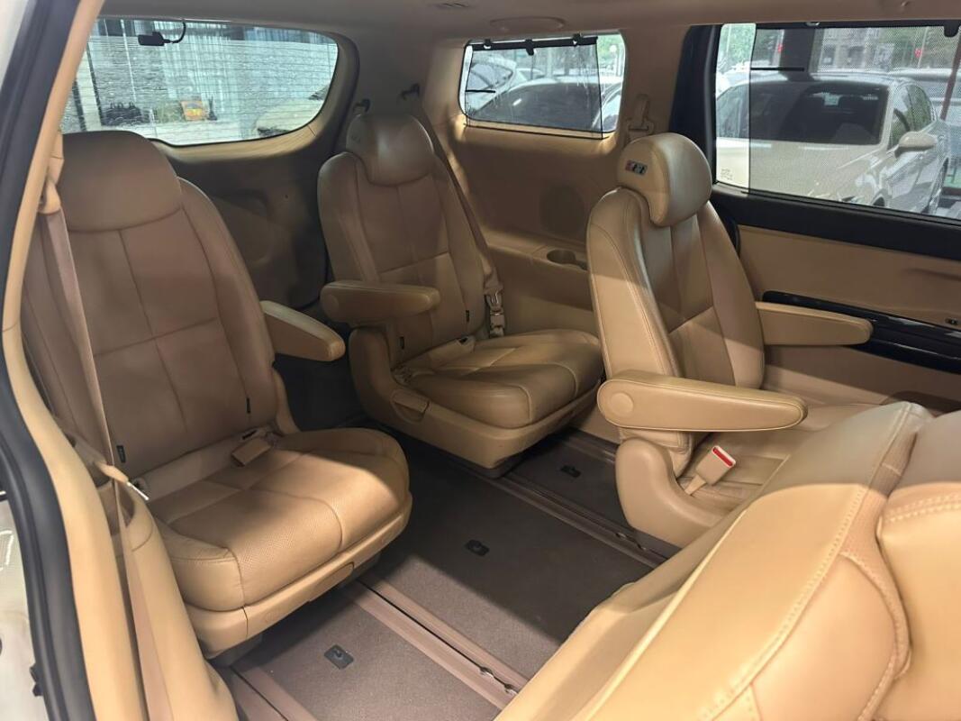 Kia Carnival (2015)