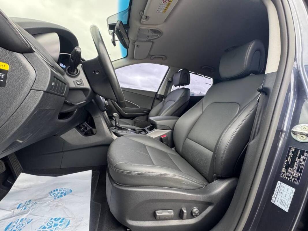 Hyundai SantaFe (2015) Hyundai SantaFe (2015)