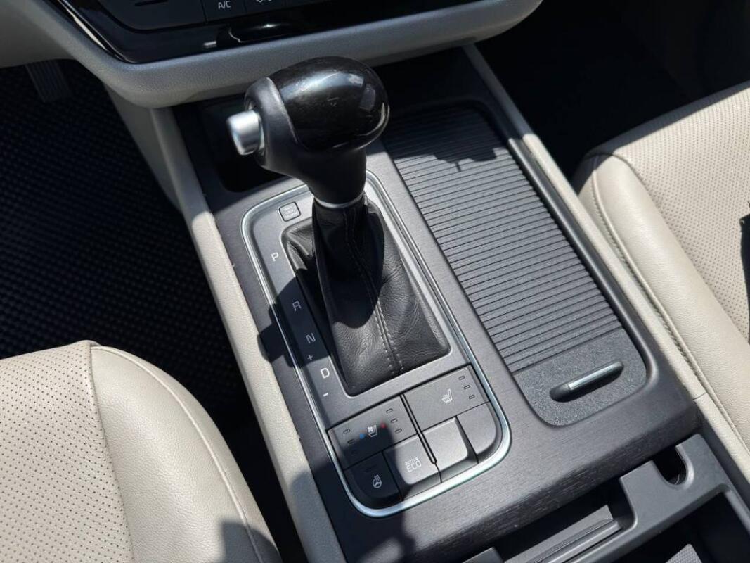 Kia Carnival (2014)