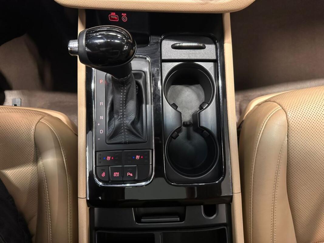 Kia Carnival (2015)