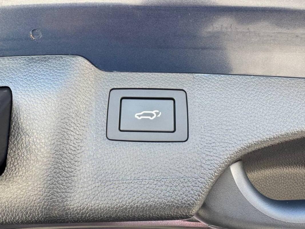 Hyundai SantaFe (2017) Hyundai SantaFe (2017)