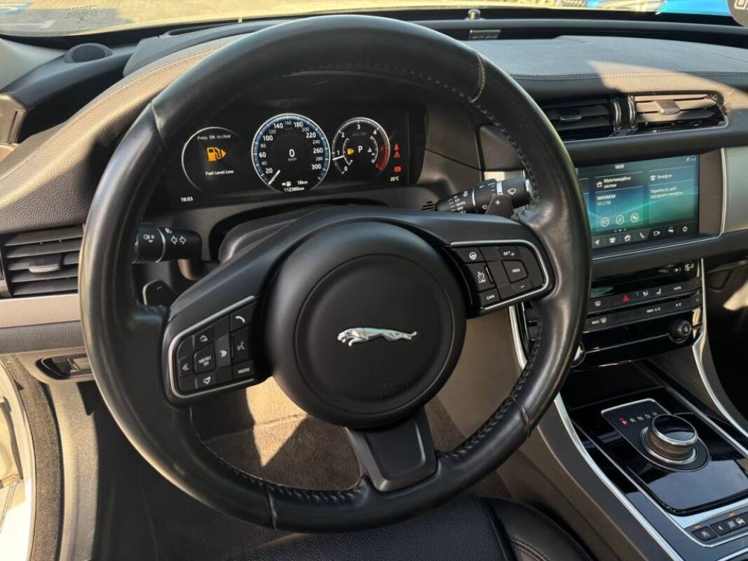 Jaguar XF (2016)