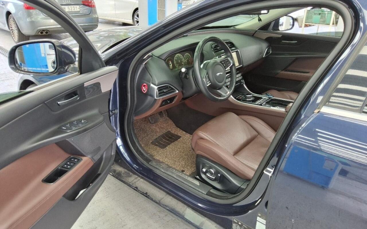 Jaguar XE (2017)