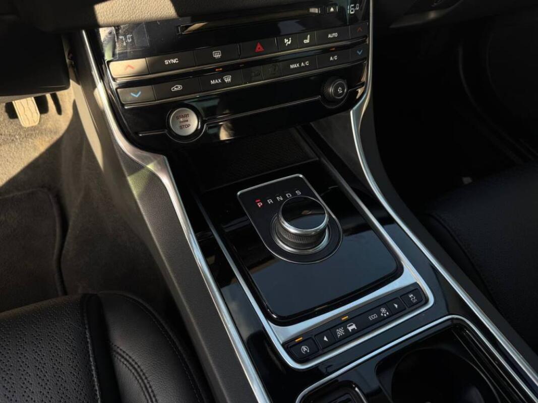 Jaguar XF (2016)