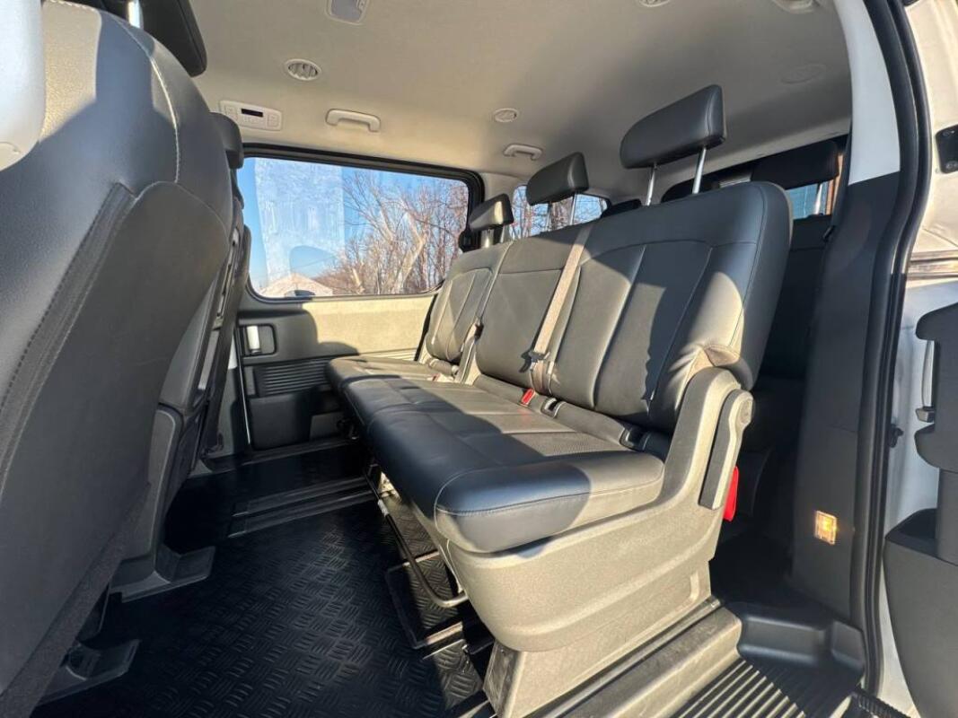 Hyundai Staria (2024)