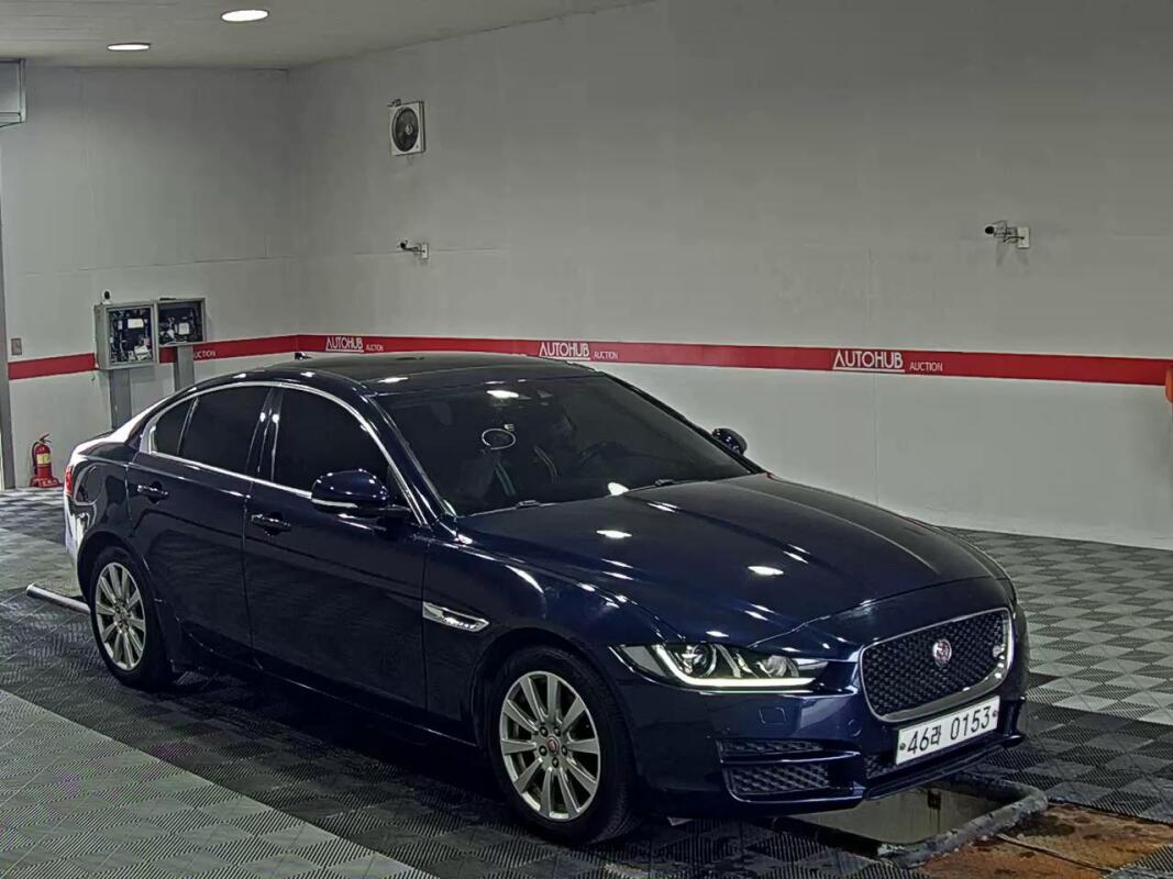 Jaguar XE (2015)