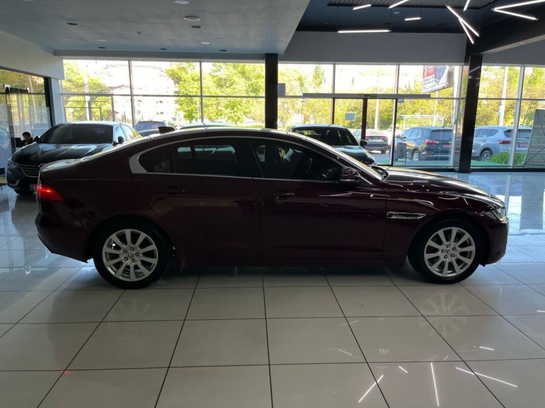 Jaguar XE (2016)