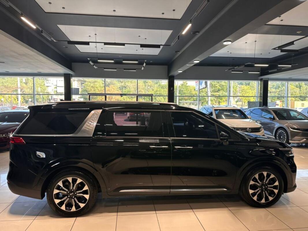 Kia Carnival (2021)