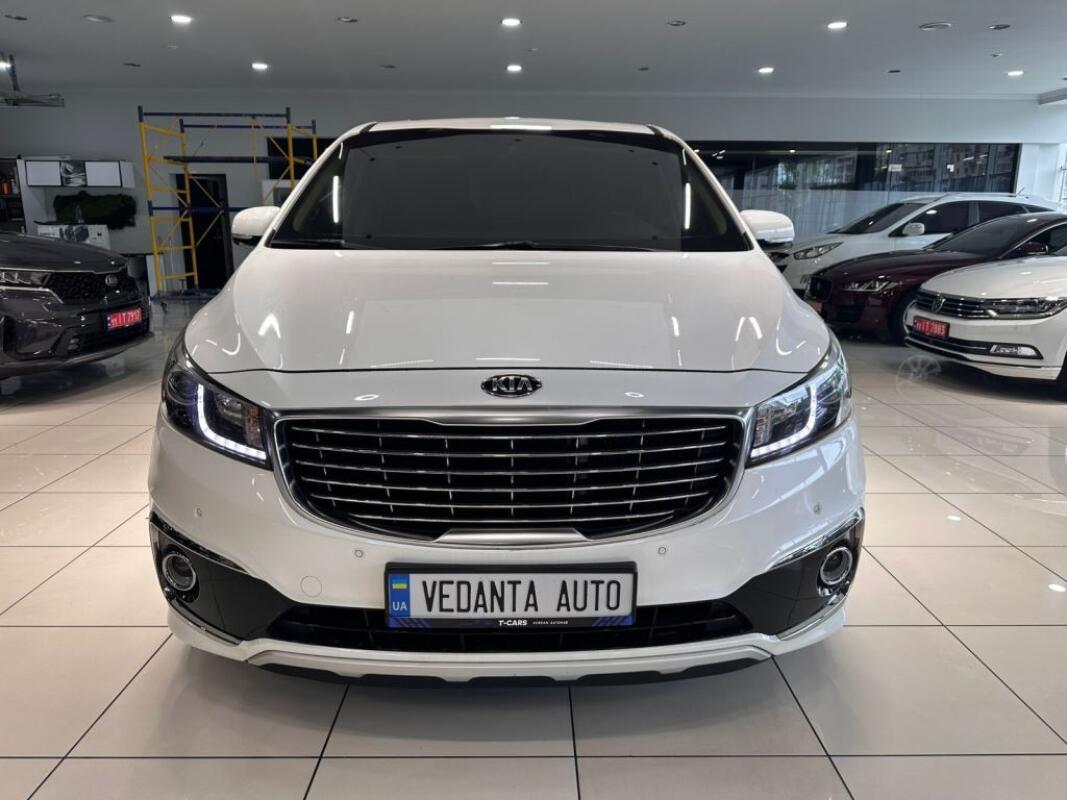 Kia Carnival (2015)