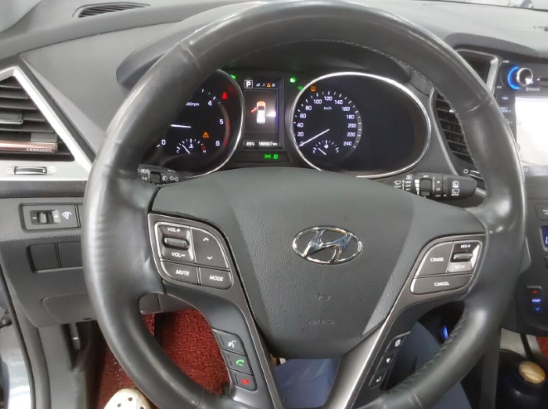 Hyundai SantaFe (2016)