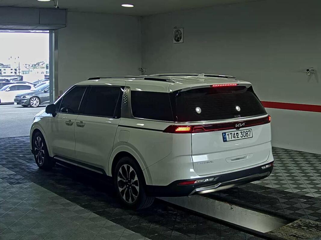 Kia Carnival (2023)