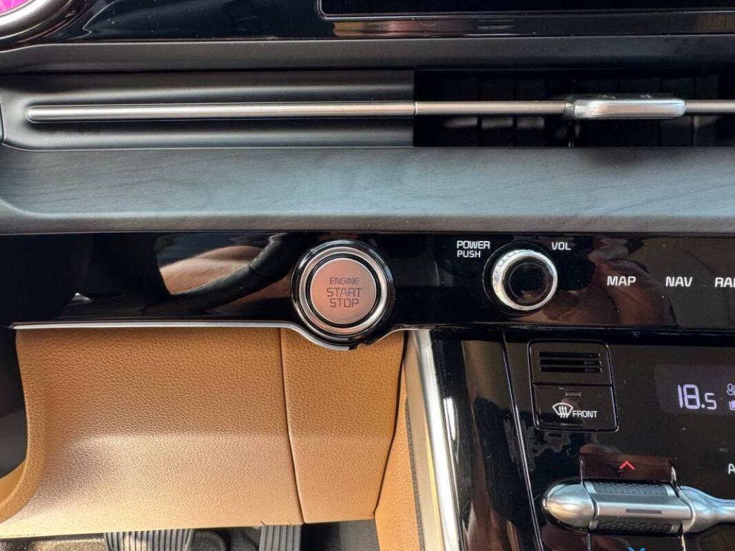 Kia Carnival (2021) Kia Carnival (2021)