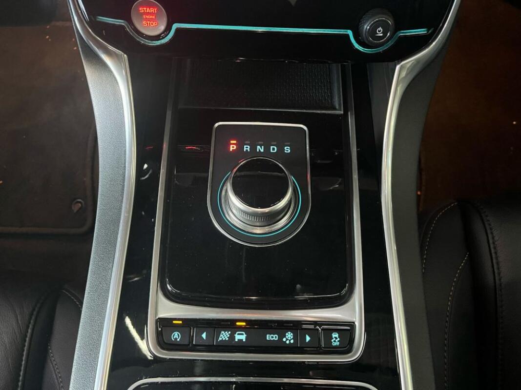 Jaguar XE (2016)