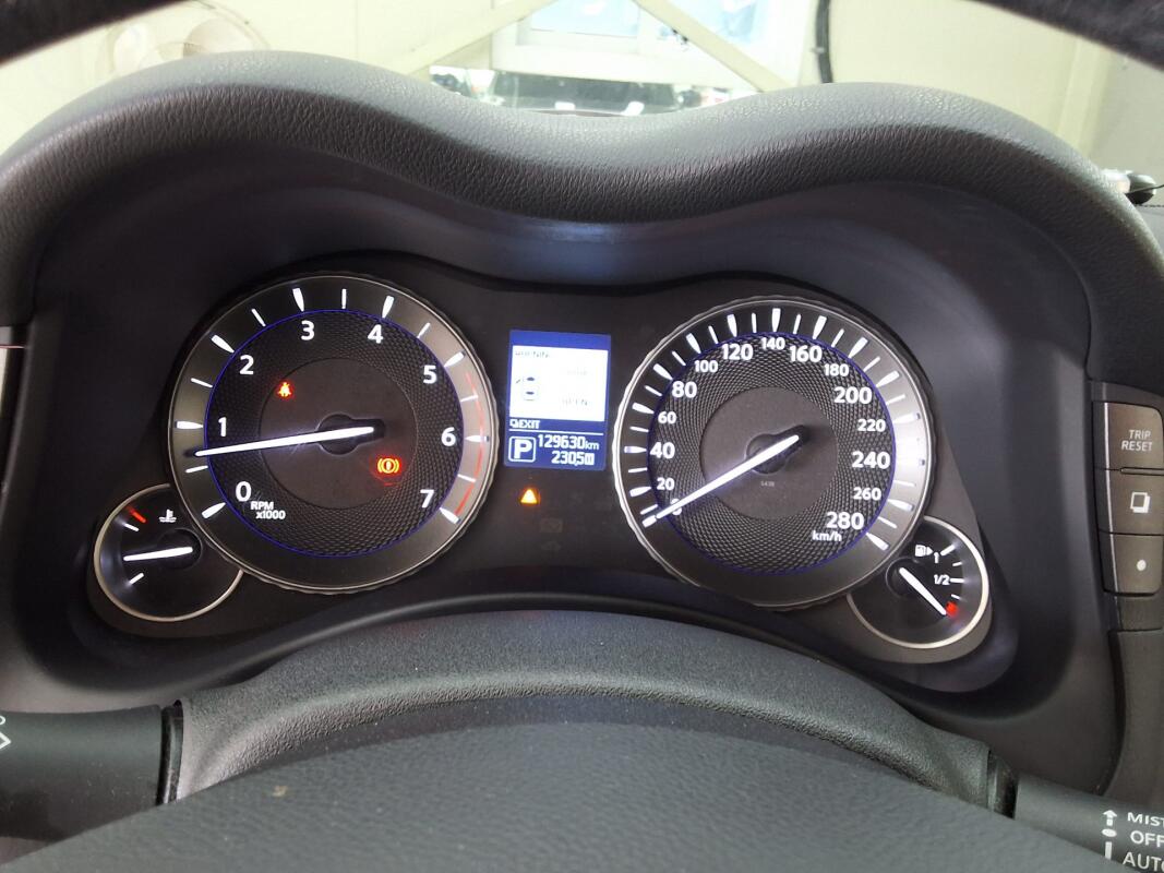 Infiniti Q70 (2015)