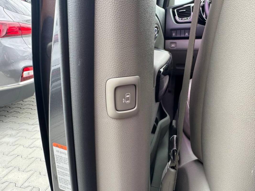 Kia Carnival (2016)