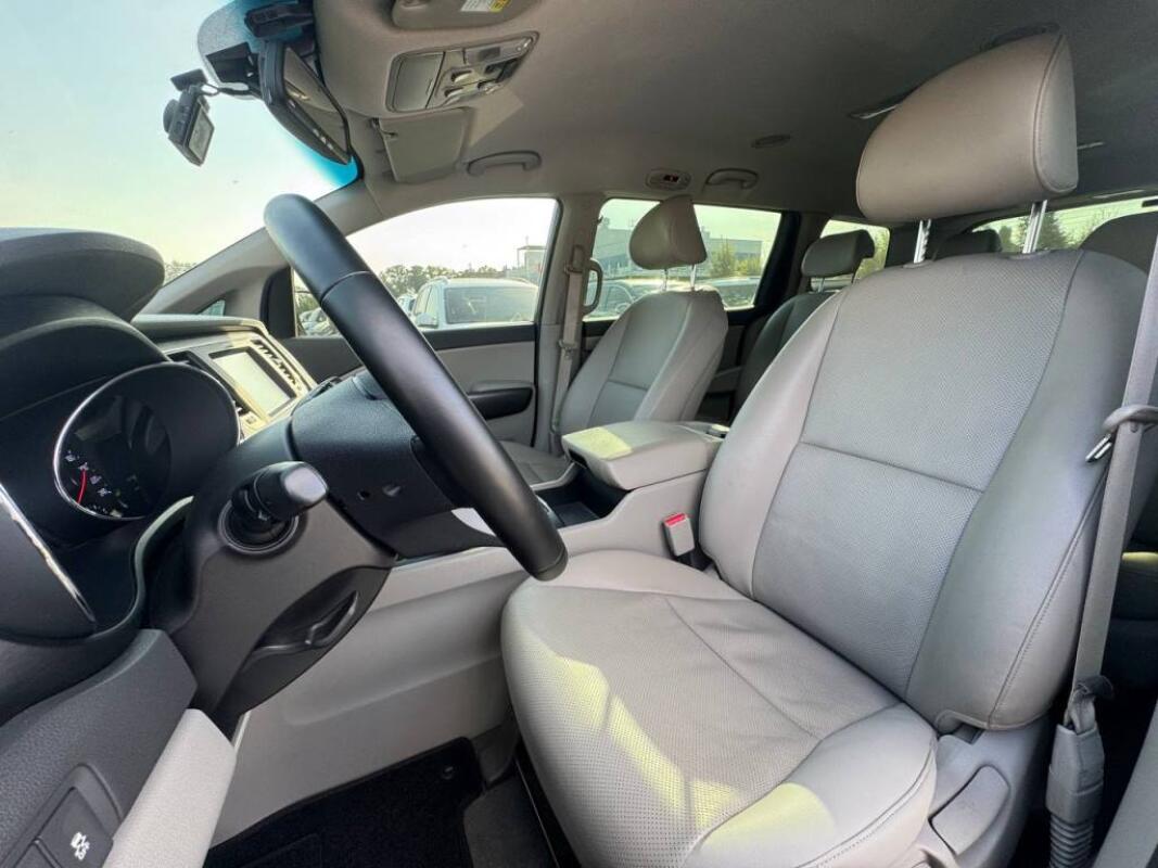 Kia Carnival (2016)