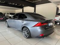 Lexus IS300 (2017)