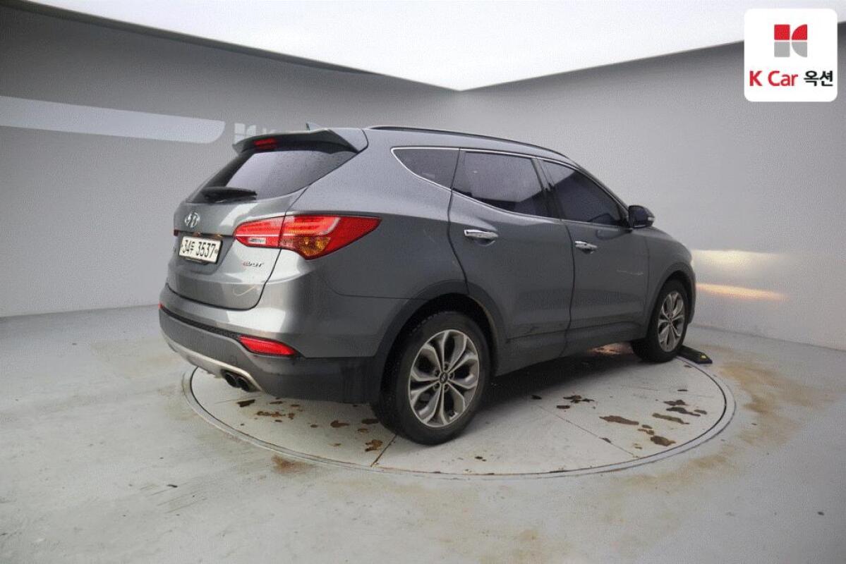 Hyundai SantaFe (2014) Hyundai SantaFe (2014)