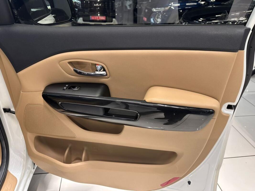 Kia Carnival (2015)