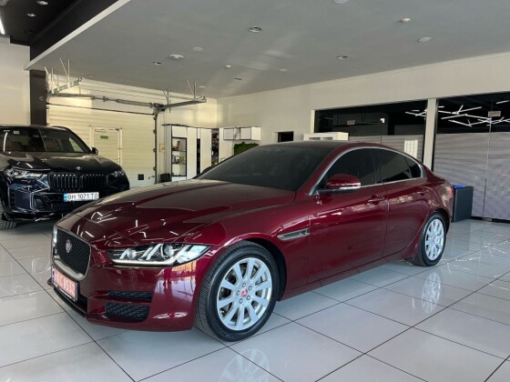 Jaguar XE (2016)