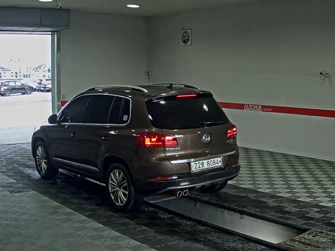 Volkswagen Tiguan (2015)