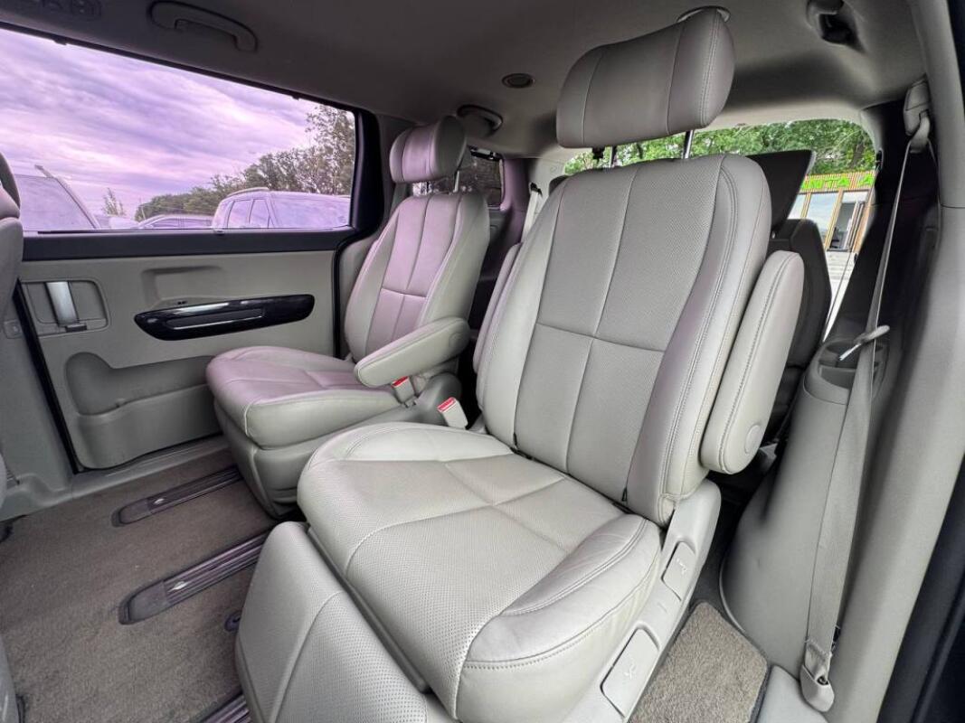 Kia Carnival (2016)